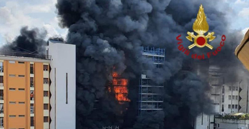 Φωτιά σε κτήριο στη Ρώμη: Αρκετοί τραυματίες | tanea.gr