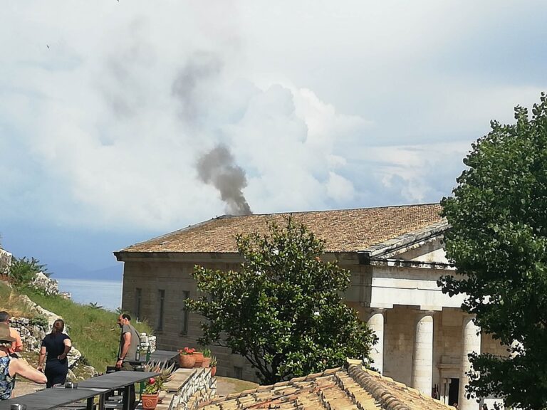 Κέρκυρα: Φωτιά στην ιστορική εκκλησία του Αγ. Γεωργίου