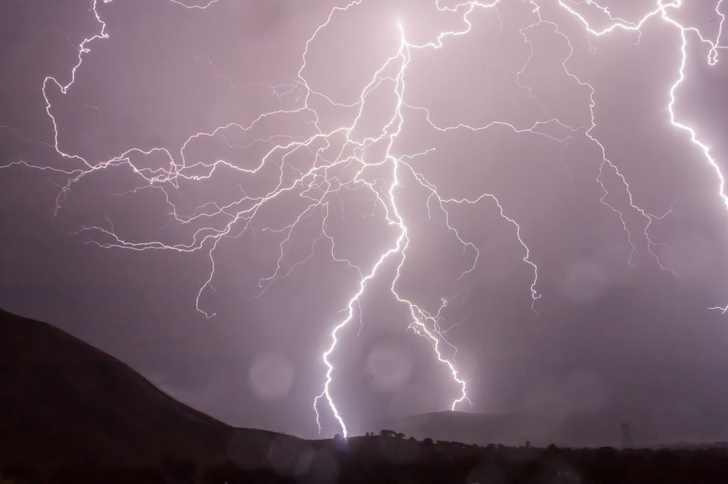 Καιρός: Έκτακτο δελτίο επιδείνωσης – Ισχυρές βροχές και καταιγίδες με κεραυνούς και χαλαζοπτώσεις | tanea.gr