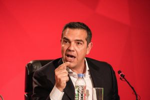 Σκληρή επίθεση Τσίπρα: Αθλιότητες Μητσοτάκη και λογικές μαφίας από Μπακογιάννη στη Ροδόπη