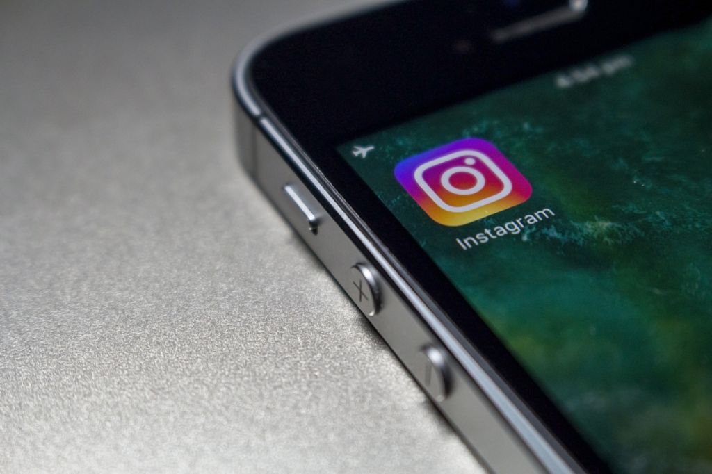 Wall Street Journal: To Instagram προωθεί περιεχόμενο παιδικής πορνογραφίας