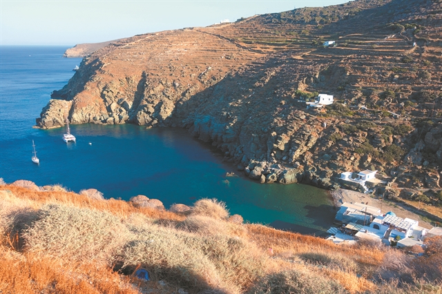 Μπαράκ… εν πλω, Κουνς και ο Μπέιλ-Μπάτμαν…