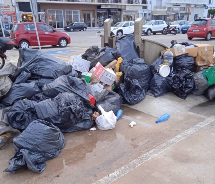 Τήνος: «Πνίγηκαν» στα σκουπίδια οι κάτοικοι – Μήνυση κατέθεσε ο δήμαρχος | tanea.gr