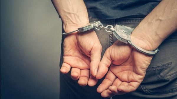 Στη φυλακή οι έξι κατηγορούμενοι για εκβιασμό καταστηματαρχών