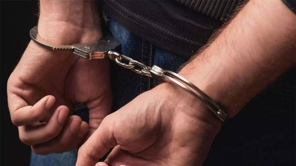 Συνελήφθη αλλοδαπός με τσεκούρι στον Λαγανά Ζακύνθου | tanea.gr