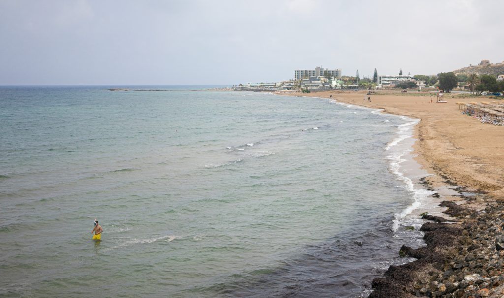 Σοκ στην παραλία της Φρεαττύδας – Τέσσερις Αιγύπτιοι από δομή φιλοξενίας όρμηξαν να βιάσουν κορίτσι