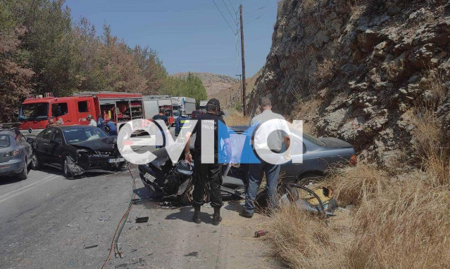 Καραμπόλα τριών αυτοκινήτων στην Εύβοια – Τρεις τραυματίες
