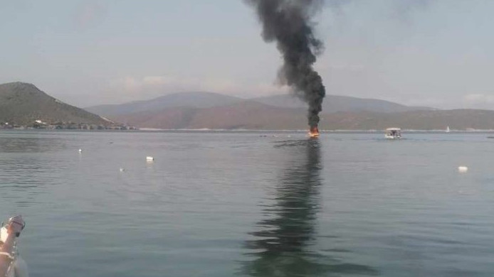 Ισχυρή έκρηξη σε ταχύπλοο στη Ραφήνα – Ένας σοβαρά τραυματίας