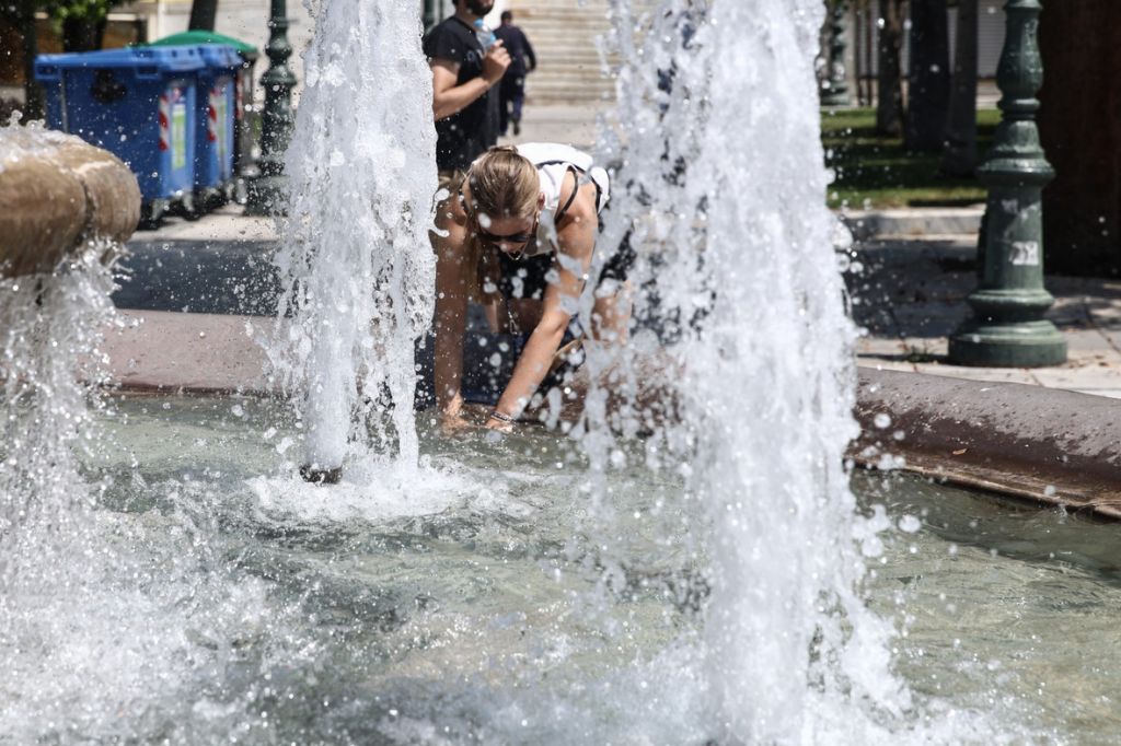 Καύσωνας «Κλέων»: Κλειστά τα πάρκα, φρένο στα τρένα και οι συστάσεις προς τους εργαζόμενους