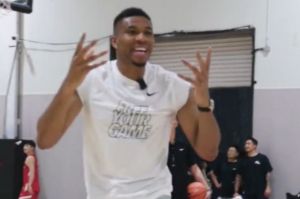 Τα πήρε ο… προπονητής Αντετοκούνμπο: «Τι είναι αυτό; Τι κάνουμε;»