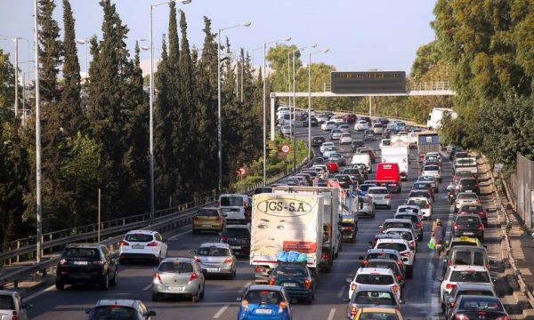 Κηφισός: Κρέατα από φορτηγό έπεσαν στον δρόμο