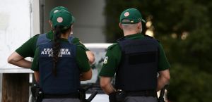 «Βόμβα» Μηταράκη: Καταργείται η πανεπιστημιακή αστυνομία – Ερχεται έφιππη αστυνομία