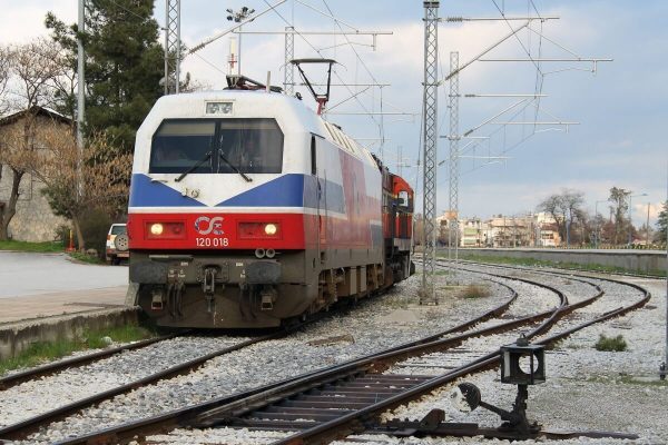 Σοκ στον Βόλο: Τρένο διαμέλισε δικυκλυστή που παραβίασε τις μπάρες
