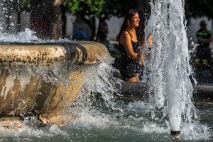 Νέο έκτακτο δελτίο ΕΜΥ: Με 45άρια το δεύτερο κύμα καύσωνα, πώς θα κινηθεί