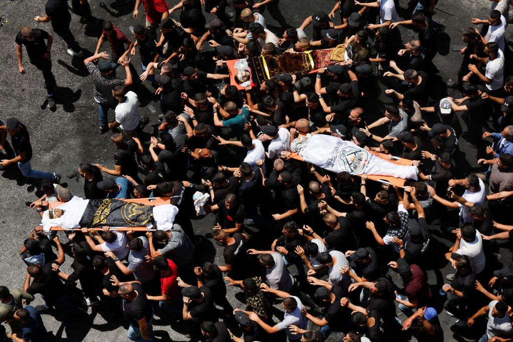 Συγκλονιστικές εικόνες από τις κηδείες των Παλαιστίνιων