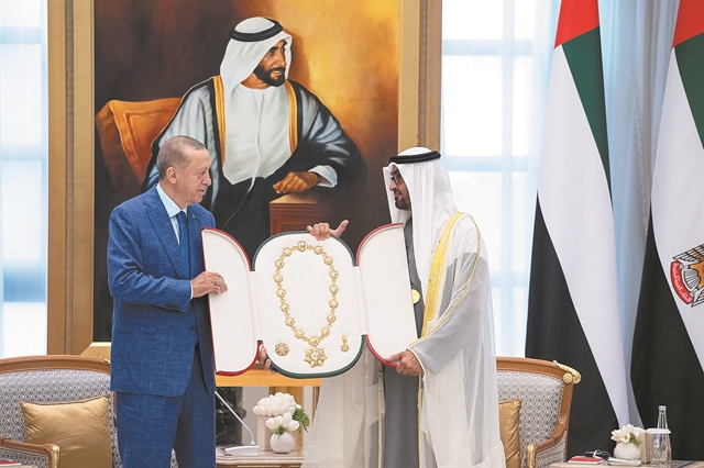 Ο Ερντογάν επιστρέφει με 10 δισ. πετροδολάρια στην «τσέπη»