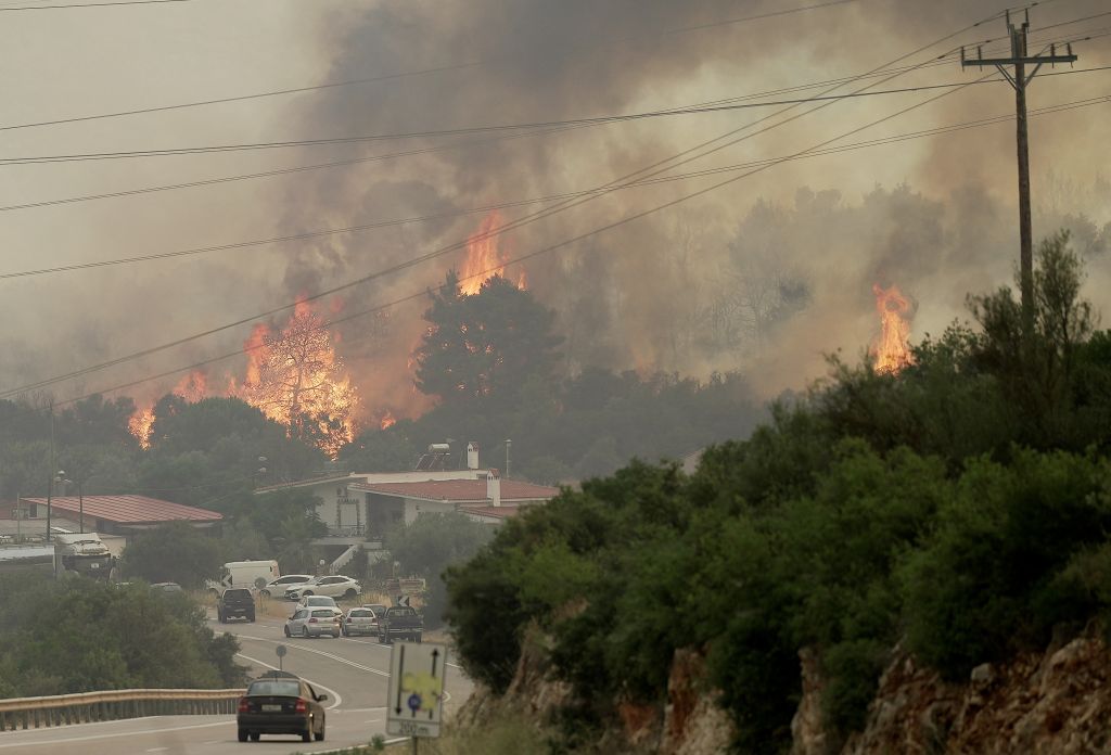 Παραδίνεται στις φλόγες η Αττική - Καίγονται σπίτια στην Αγία Σωτήρα | tanea.gr Παραδίνεται στις φλόγες η Αττική - Καίγονται σπίτια στην Αγία Σωτήρα | tanea.gr