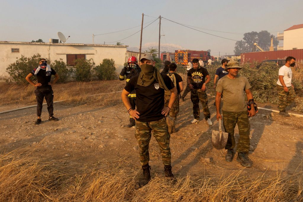 Στο όγδοο 24ωρο αφανισμού της Ρόδου, κόλαση στην Κάρυστο, καίγεται η Κέρκυρα