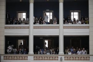 Οι πρώτες εντυπώσεις για τη νέα Βουλή και τα μηνύματα Τασούλα