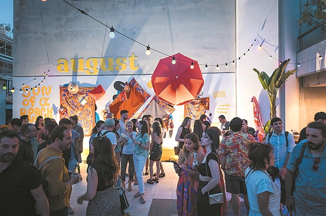 Ενα εκρηκτικό, πολύχρωμο ταξίδι ξεκινάει…