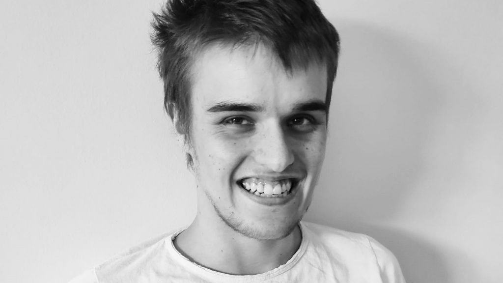 Κρίσιμη η κατάσταση του 19χρονου Jonathan – Ηρθε να εργαστεί στη Χαλκιδική και διαγνώστηκε με λευχαιμία