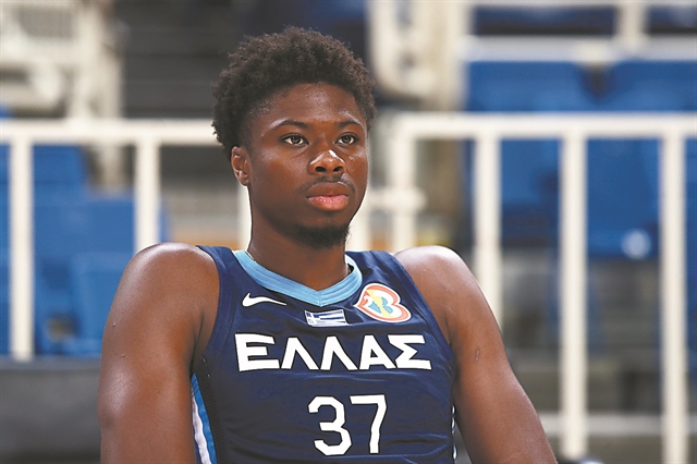 Μόνο με τον Θανάση