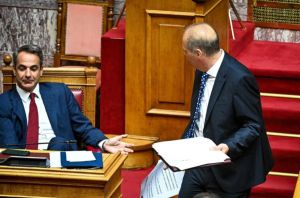 Επίθεση Μητσοτάκη σε Βελόπουλο: Νισάφι με τους πατριώτες της φακής