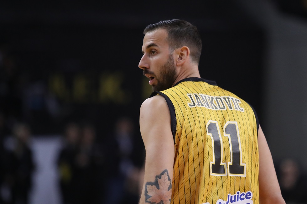 «Δίκασε» τον Σλούκα ο Γιάνκοβιτς: «Πολλές φορές το χρήμα μιλάει»