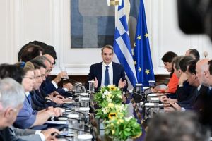 Μητσοτάκης στο Υπουργικό: Εχουμε μπροστά μας ένα δύσκολο καλοκαίρι