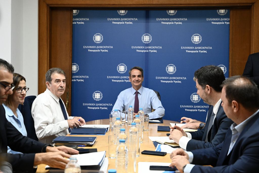 Στο υπουργείο Υγείας ο Μητσοτάκης