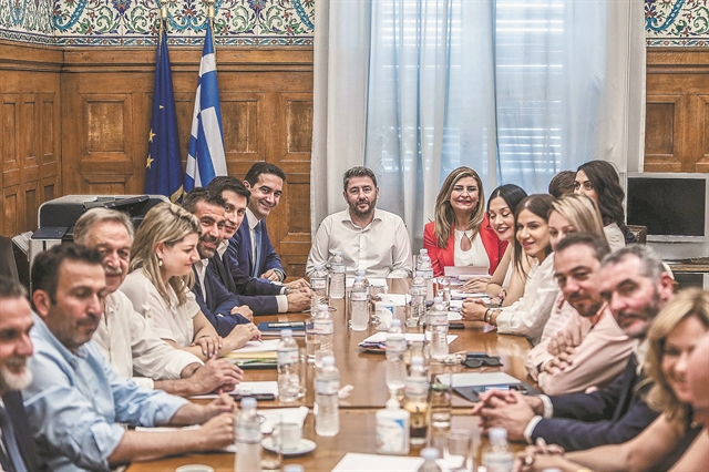 Ικανοποίηση για τη διείσδυση στον χώρο του Κέντρου και τους νέους