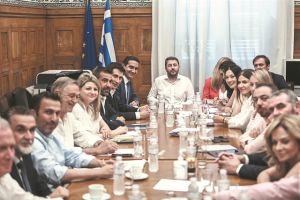 Στόχος η «κύρια αντιπολίτευση»