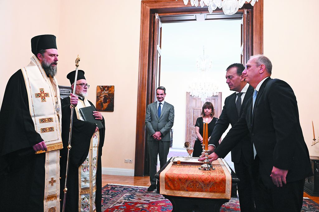 Το νέο φάουλ «έκαψε» τον Νότη Μηταράκη