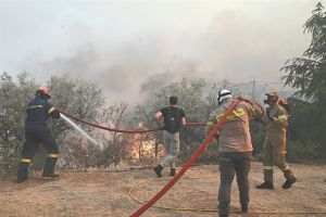 Σκηνές Αποκάλυψης στη Νέα Αγχίαλο μετά τη φωτιά