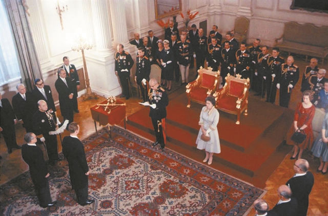 Πώς βρέθηκαν τα εμβλήματα του Οθωνα