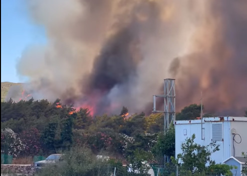 Κόλαση φωτιάς για 8η μέρα στη Ρόδο – Μαίνονται τα πύρινα μέτωπα σε Κάρυστο και Κέρκυρα