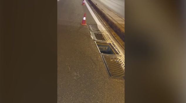 Αυτοκίνητο έπεσε σε ακάλυπτο φρεάτιο στην Κηφισίας και κατέληξε σε τοίχο