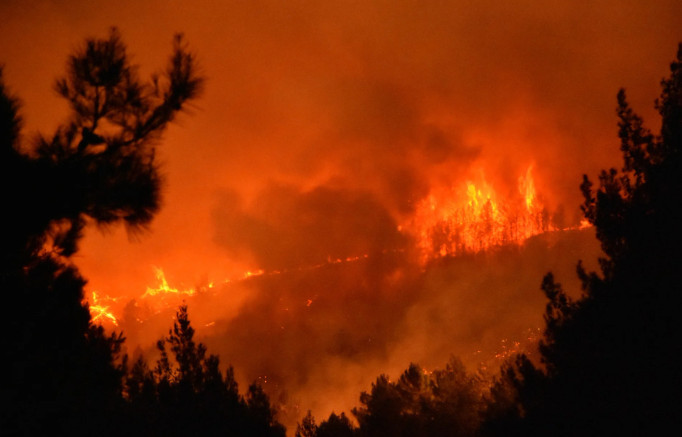 Φωτιά στη Χίο: Σε ύφεση η πυρκαγιά στο πευκοδάσος