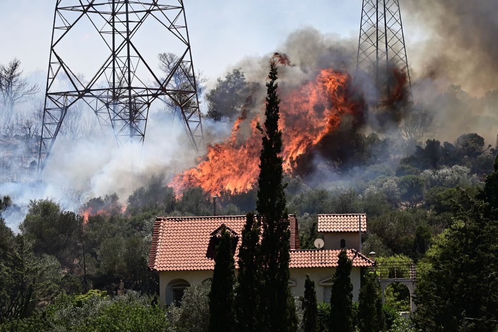 Κερατέα: Μεγάλη φωτιά στον Κουβαρά – Μήνυμα από το 112 στους κατοίκους – Εκκενώνονται περιοχές