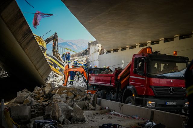 Τρεις συλλήψεις για την κατάρρευση της γέφυρας στην Πάτρα