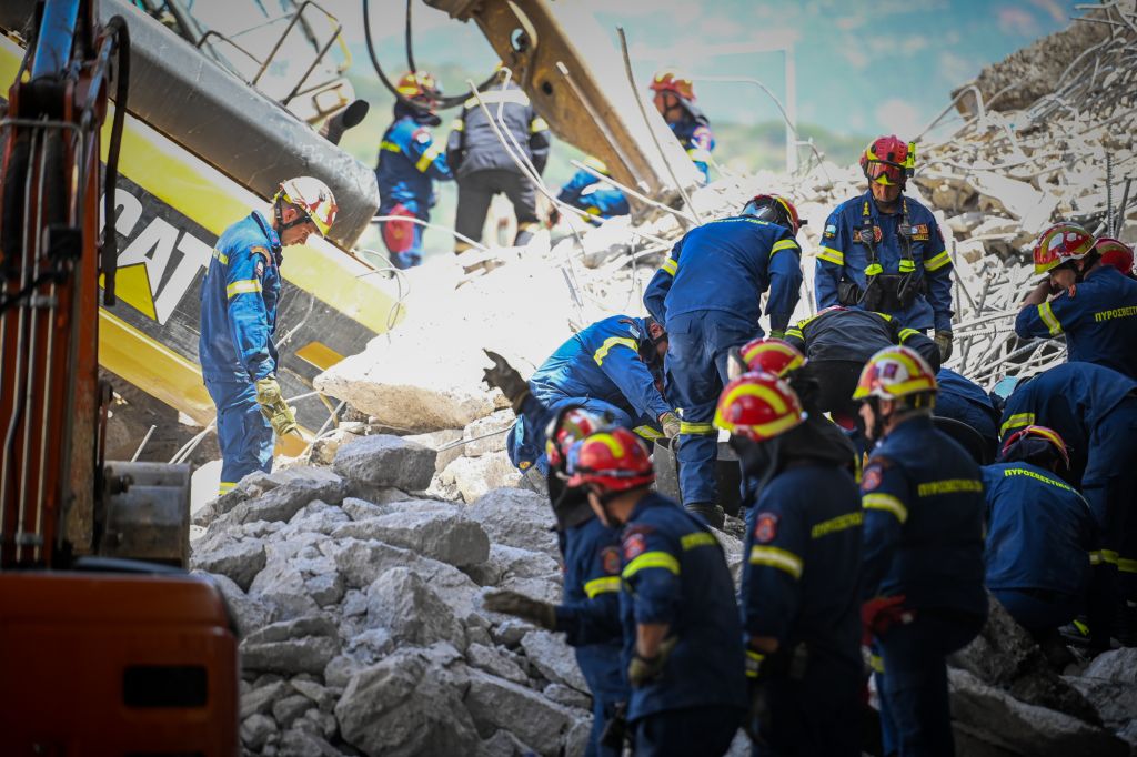 Κατάρρευση γέφυρας στην Πάτρα: Δήμος και Εργατικό Κέντρο Πάτρας σε 24ωρη απεργία για το εργατικό δυστύχημα εν μέσω καύσωνα