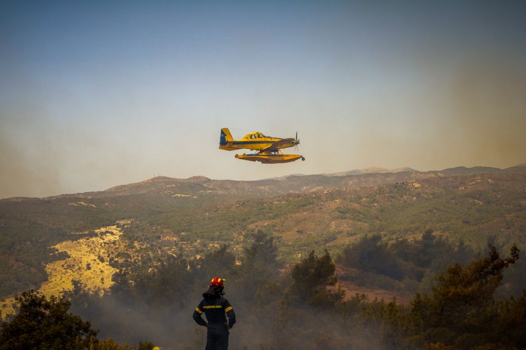 Φωτιά στη Ρόδο: «Σήμερα θα είναι η πιο δύσκολη μέρα» λόγω ισχυρών ανέμων