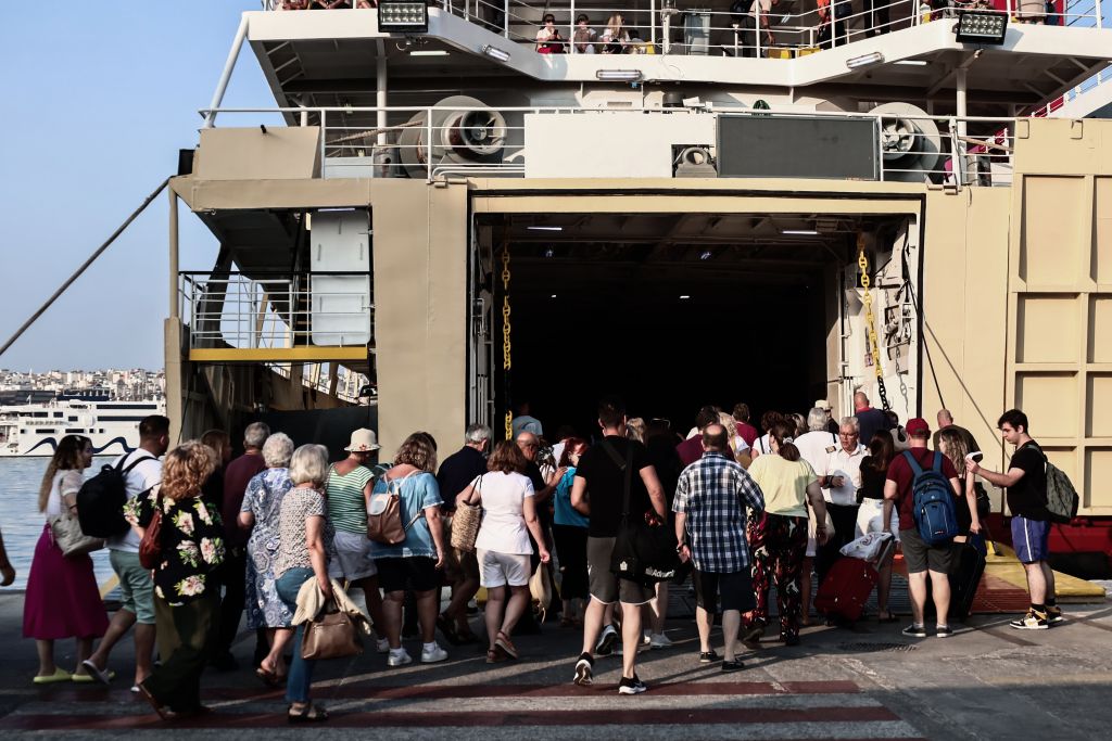 ΠΑΣΟΚ: Να μειωθεί το κόστος των ακτοπλοϊκών εισιτηρίων