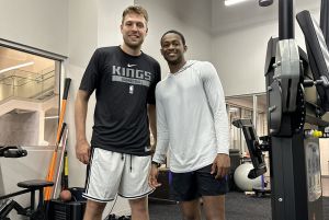 Η πρώτη φωτογραφία του Βεζένκοφ στους Κινγκς, παρέα με τον ΝτεΑαρον Φοξ