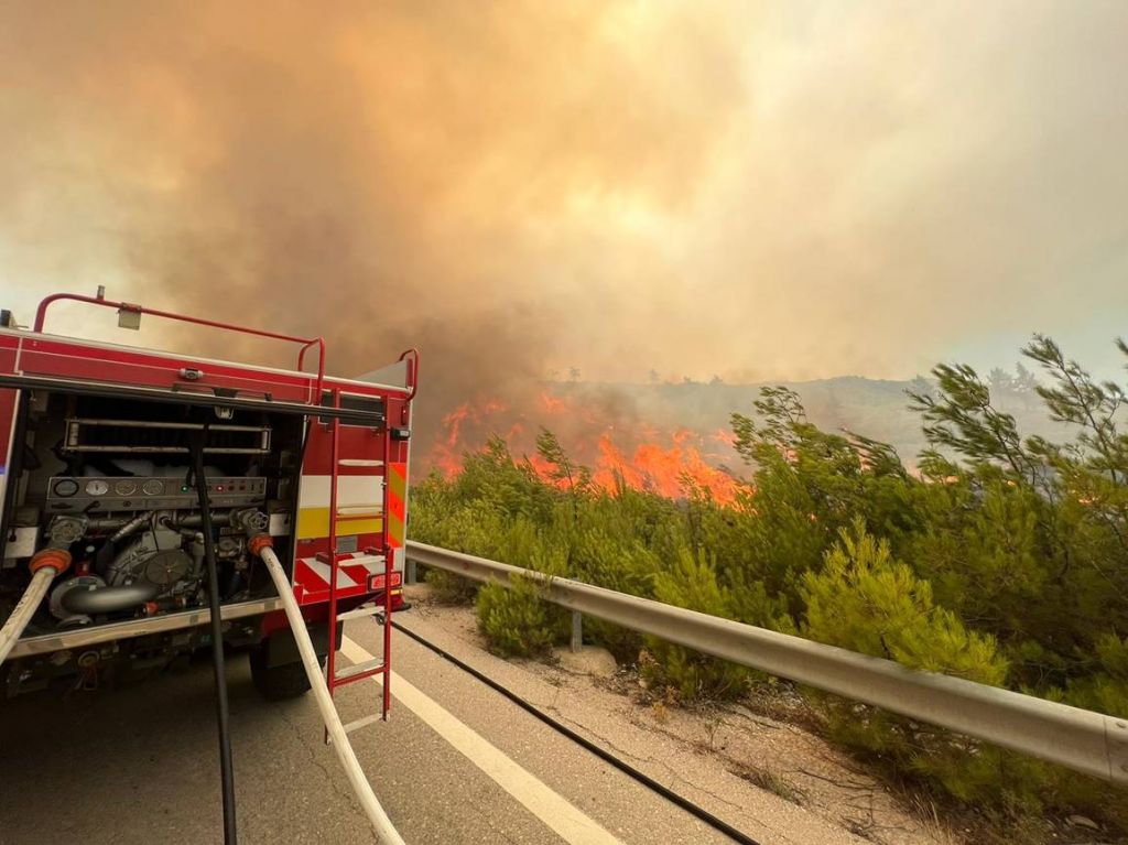 Πυρκαγιές: «Ελλάδα βρισκόμαστε στο πλευρό σου» ανέφερε ο Λέναρσιτς