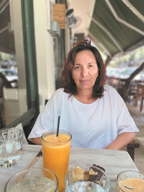 «Να συνεχίσουμε να διαβάζουμε σε χαρτί τις επιθυμίες μας»