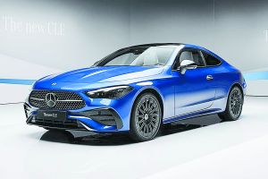 2+1 ΜΟΝΤΕΛΑ ΠΡΟ ΤΩΝ ΠΥΛΩΝ