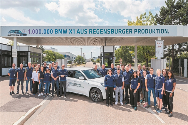 BMW X1: ΕΠΙΑΣΕ ΤΟ ΕΚΑΤΟΜΜΥΡΙΟ