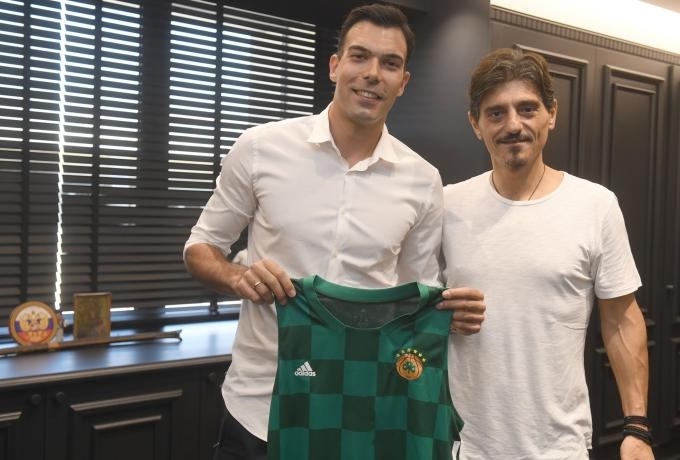 Ο Σλούκας υπέγραψε στον Παναθηναϊκό