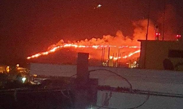 Μαίνεται η φωτιά στο Αλιβέρι: Νύχτα μάχης με τις φλόγες – Τα εναέρια μέσα πρόλαβαν τα χειρότερα